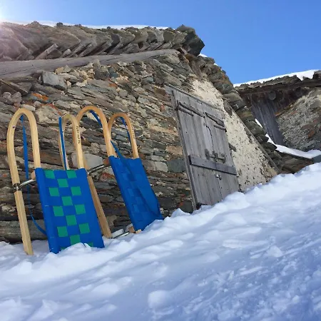 Familien Und Wanderhotel Clarezia 호텔 Breíl