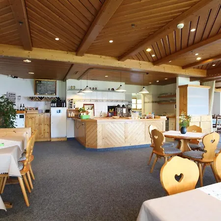 Familien Und Wanderhotel Clarezia 호텔 Breíl